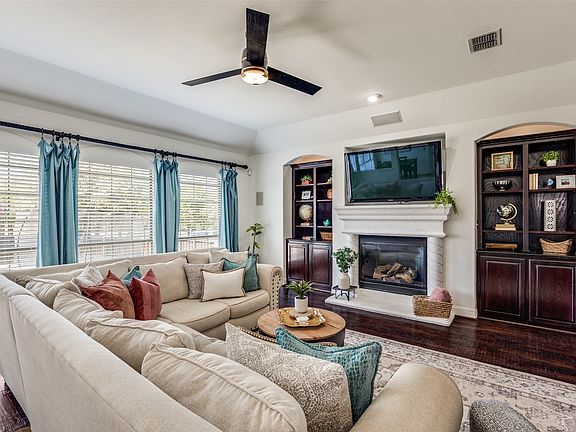 4th image of 400 S Hampton Ct