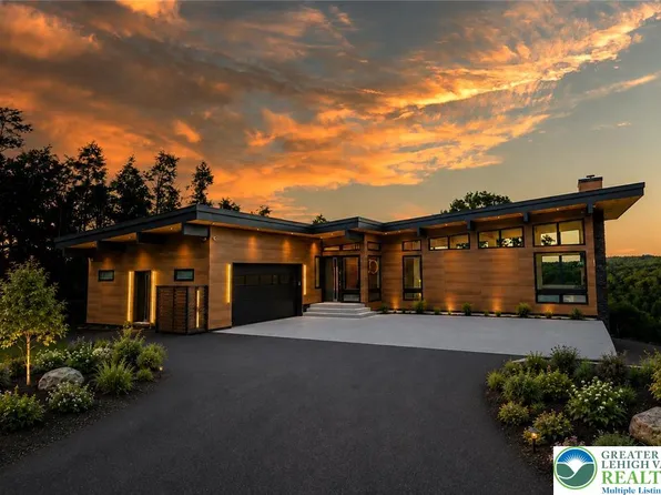 265 La Montage Dr, Palmerton, PA 18071