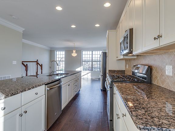 4th image of 22603 Willington Sq