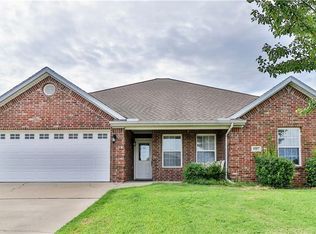 6102 S 39th St, Rogers, AR 72758