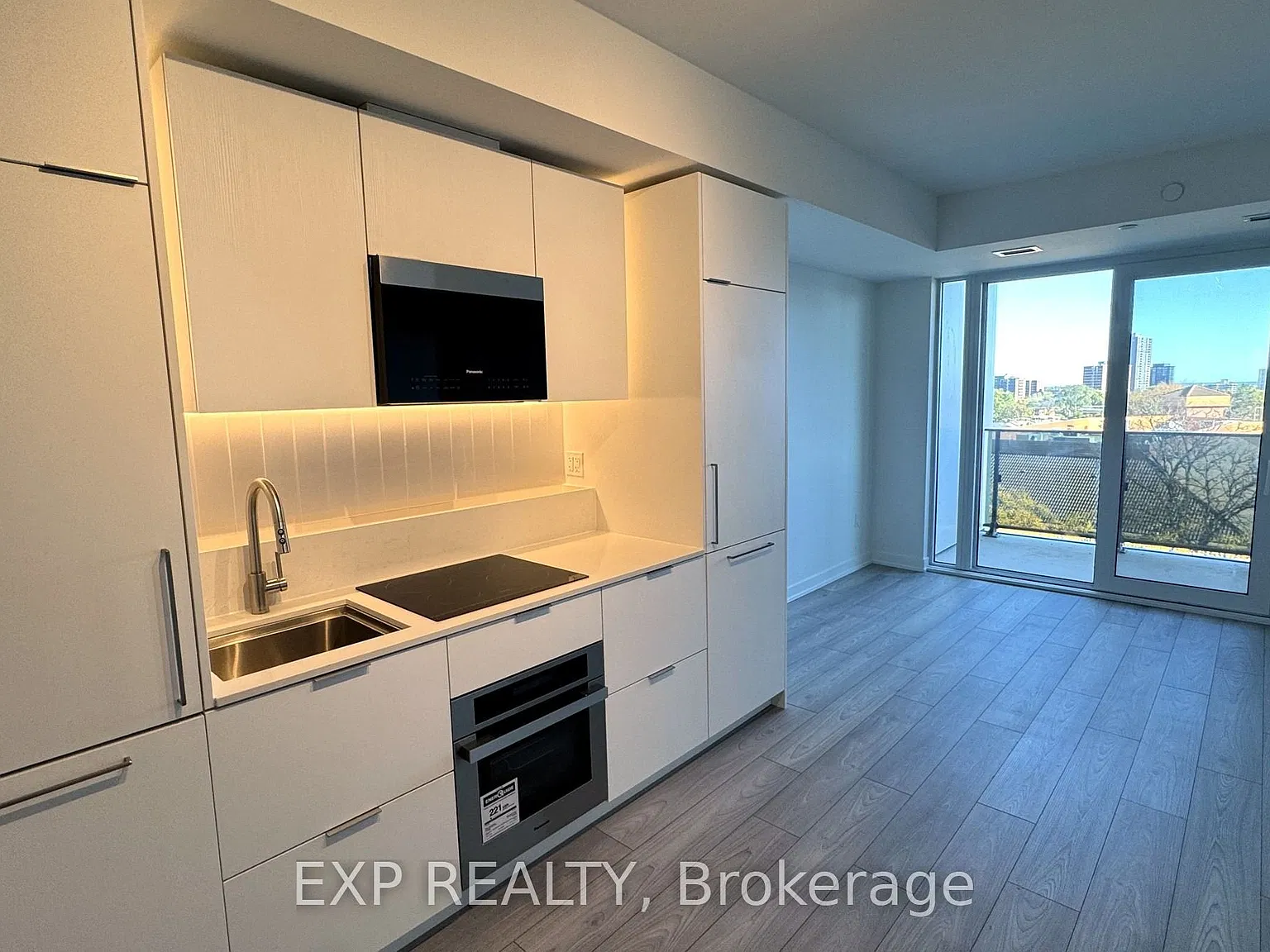 Alba Condos — Photo 2