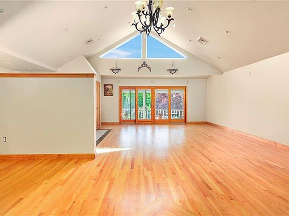 5th image of 130 Brightridge Ave