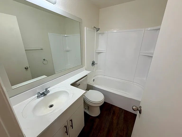 814 E Windsor Rd #104 — Photo 13