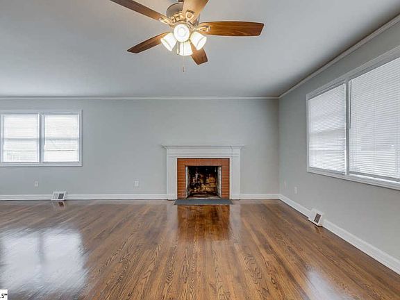 2nd image of 13 Piney Woods Ln