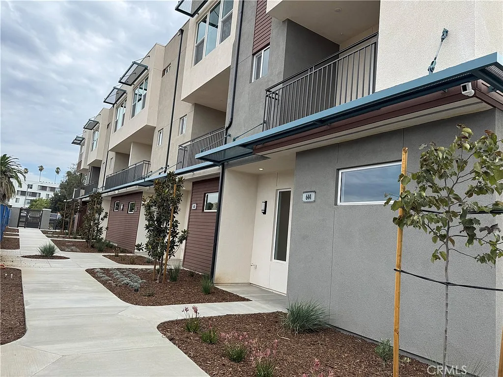 3 bed, 1634 sqft, $3,400 — Photo 2