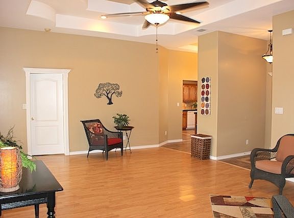 4th image of 913 N Mark Cir