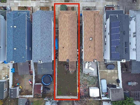 3rd image of 1747 Stuart St