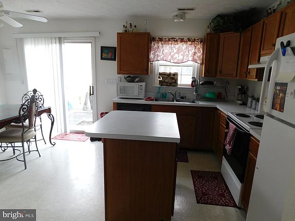3rd image of 10513 Tidewater Trl