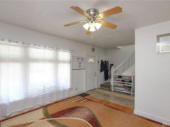 4th image of 3027 E 4th St