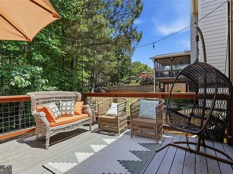 2540 Lansing Ln — Photo 8