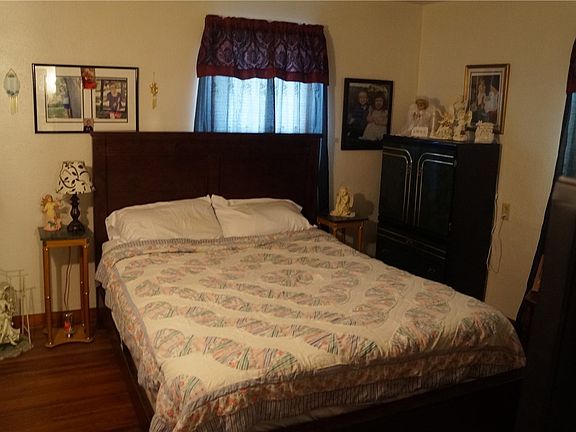 4th image of 304 S 4th St