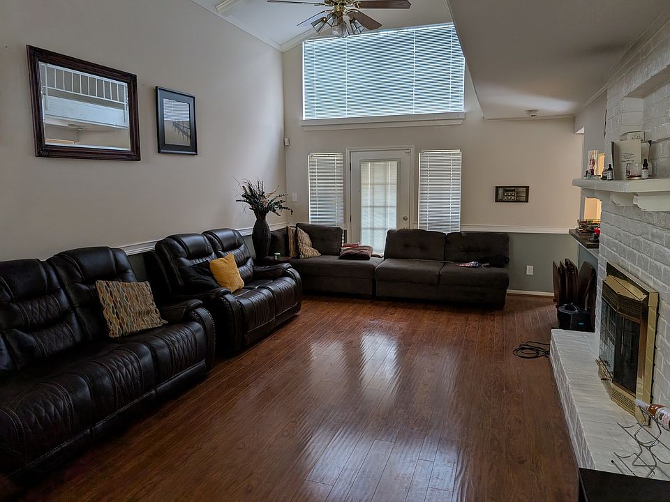 1st image of 2604 Hampshire Ln