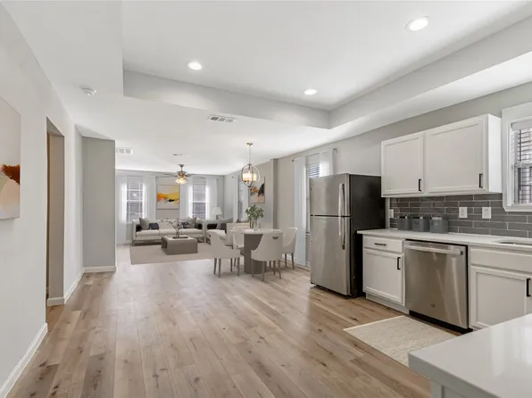 1123 W Morgan St, Denison, TX 75020