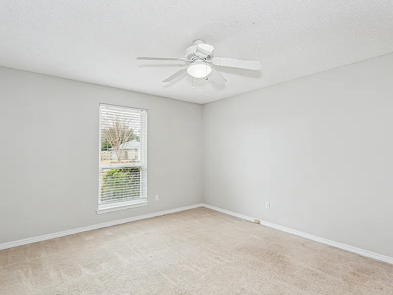 1136 Crane Cove Blvd — Photo 3