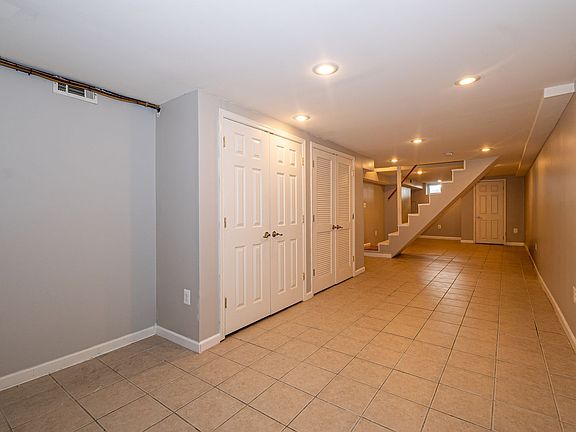 5th image of 2639 Boone St