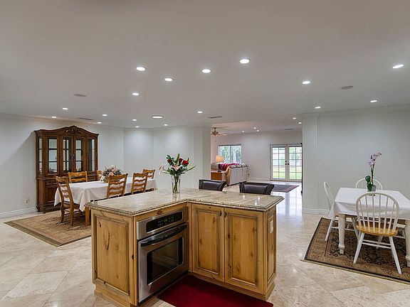 Kitchen island w/extra oven.