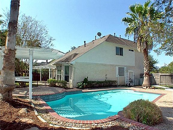 3rd image of 2511 Lake Crest Ct
