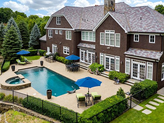 2 Carriage Hill Road