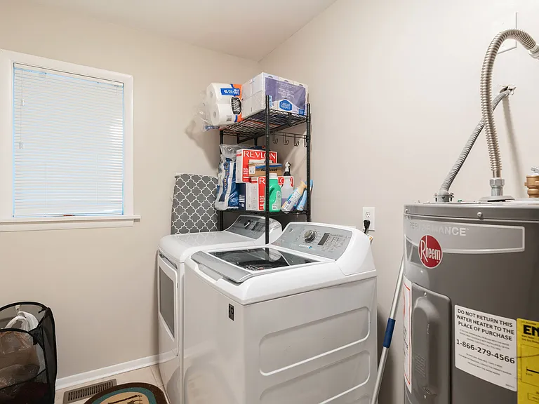 1902 Cambridge Dr — Photo 18