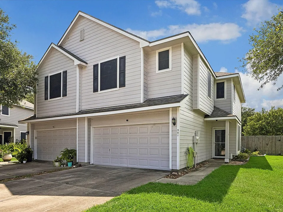 341 Capella Oaks Ln