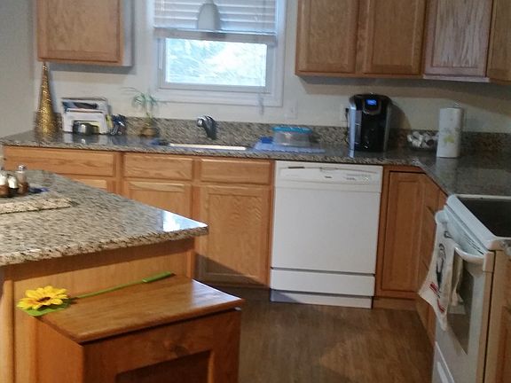 5th image of 741 Clayton Ave