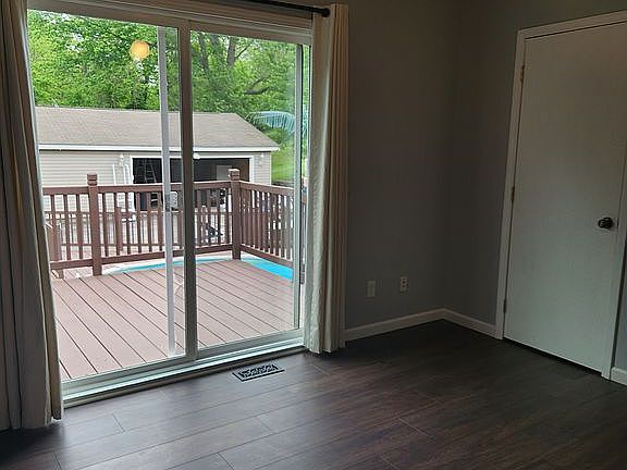 3rd image of 110 Clarence Dr