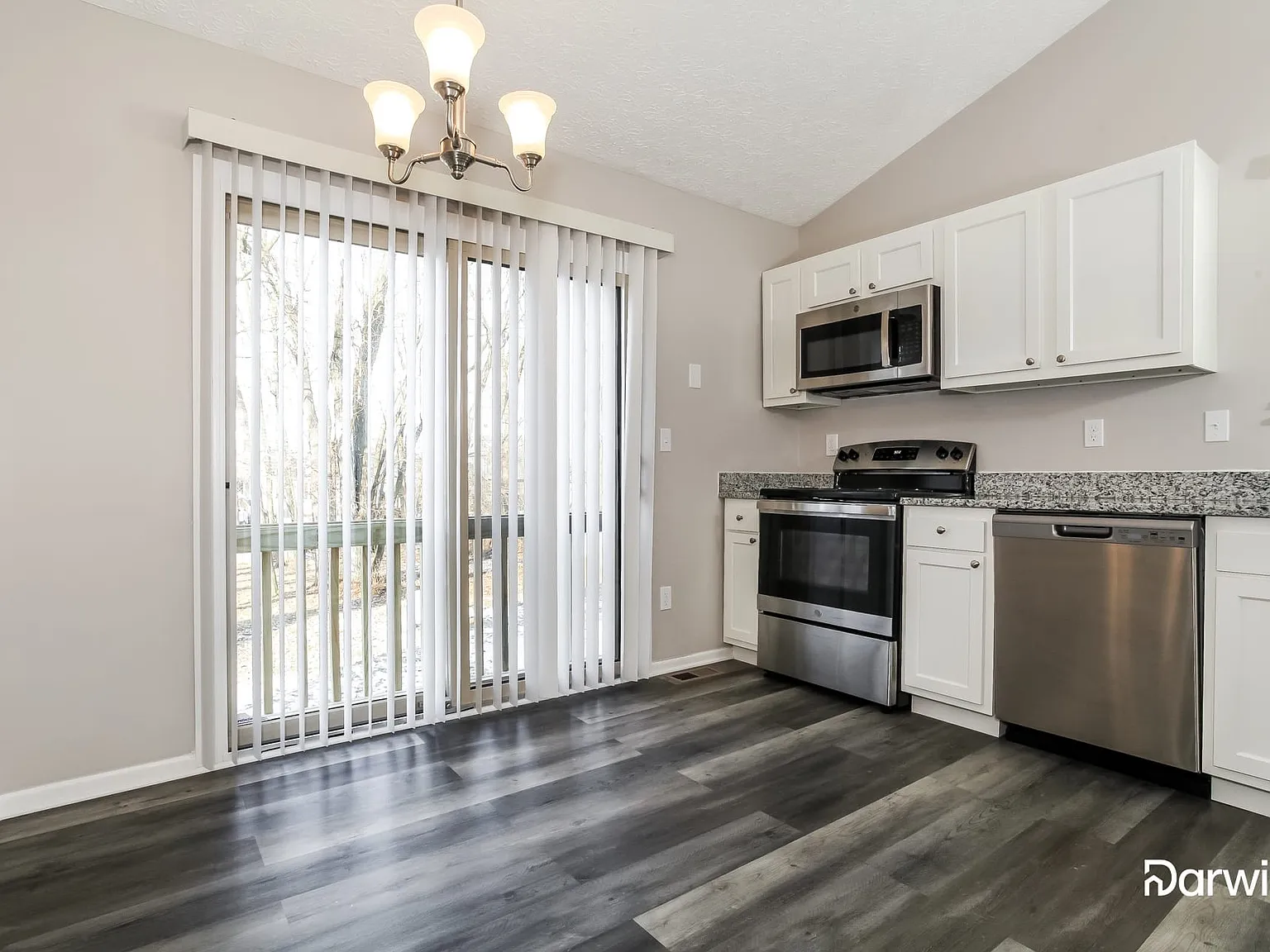 3 bed, 3.0 bath, 1382 sqft, $2,025 — Photo 4