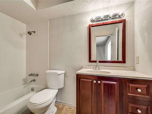 4th image of 1888 Greenslopes Dr