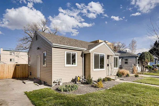 1370 Xanthia St - - — Photo 3