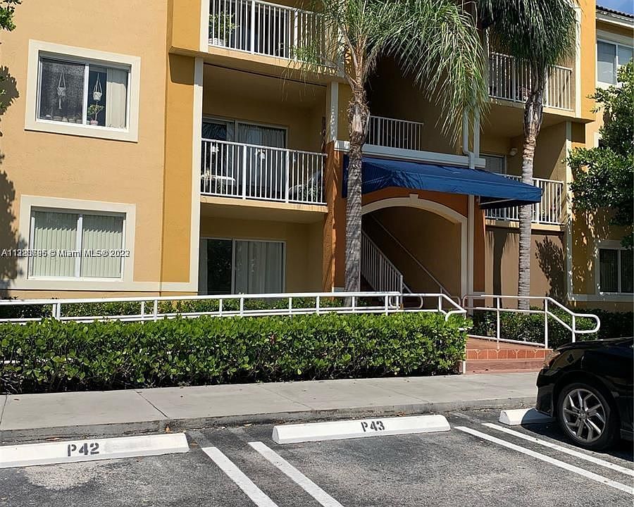 1st image of 21130 SW 87th Ave APT 105