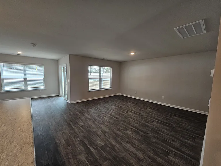 136 Ashworth Dr — Photo 10