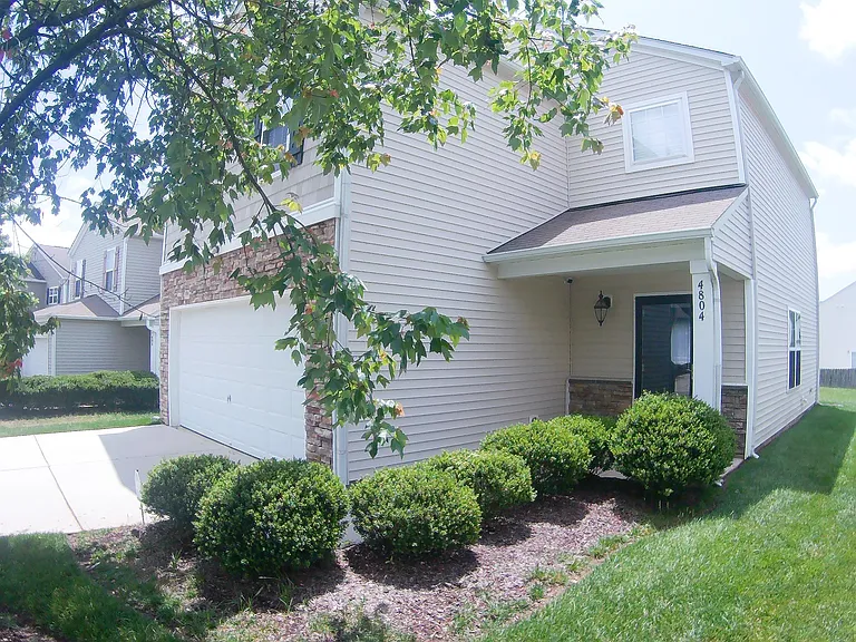 4804 Rockport Dr — Photo 2