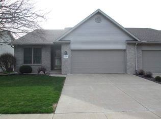 2739 Vista Grande Ct, Pekin, IL 61554
