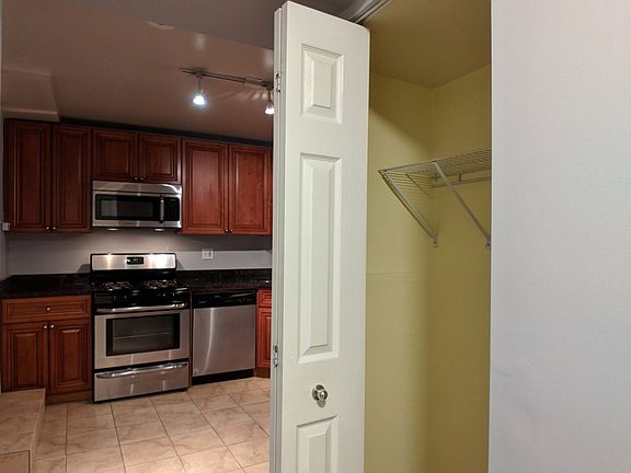 4th image of 5027 N Harding Ave #G