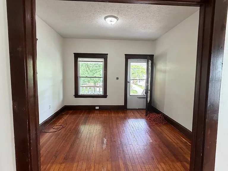 4517 Bucyrus Ave — Photo 6