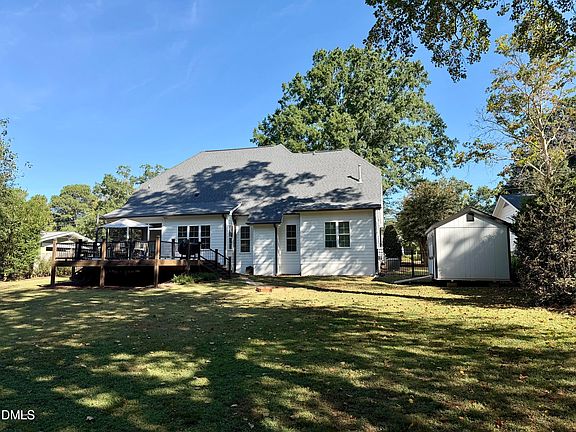 2nd image of 1404 Ivy Ln