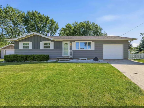 56 Pioneer Ct, Fond Du Lac, WI 54935