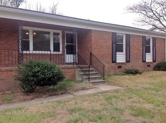 1st image of 902 Lakeside Ave