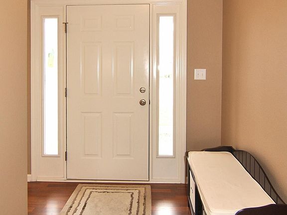 3rd image of 15524 Old Pond Cir