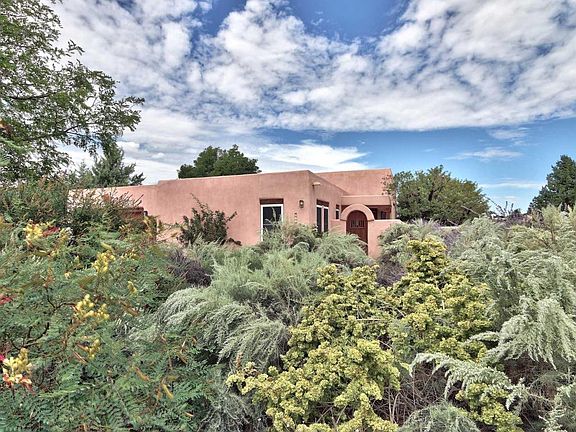 2nd image of 601 Camino De La Tierra