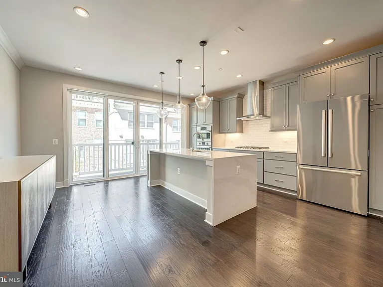 10326 Grosvenor Pl — Photo 15