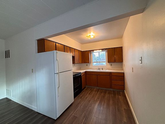 5th image of 1316 S 16th Ave #C