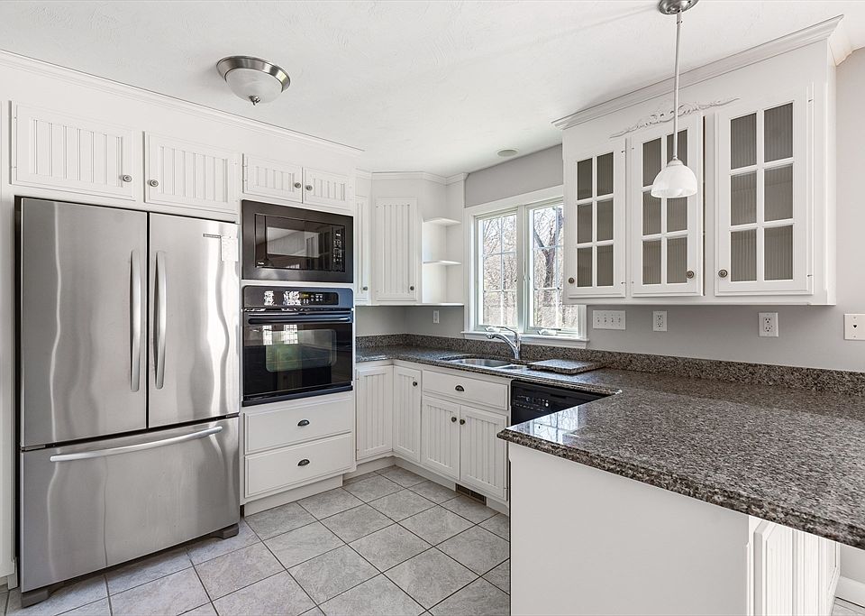 1st image of 61 Hillview Ln #61