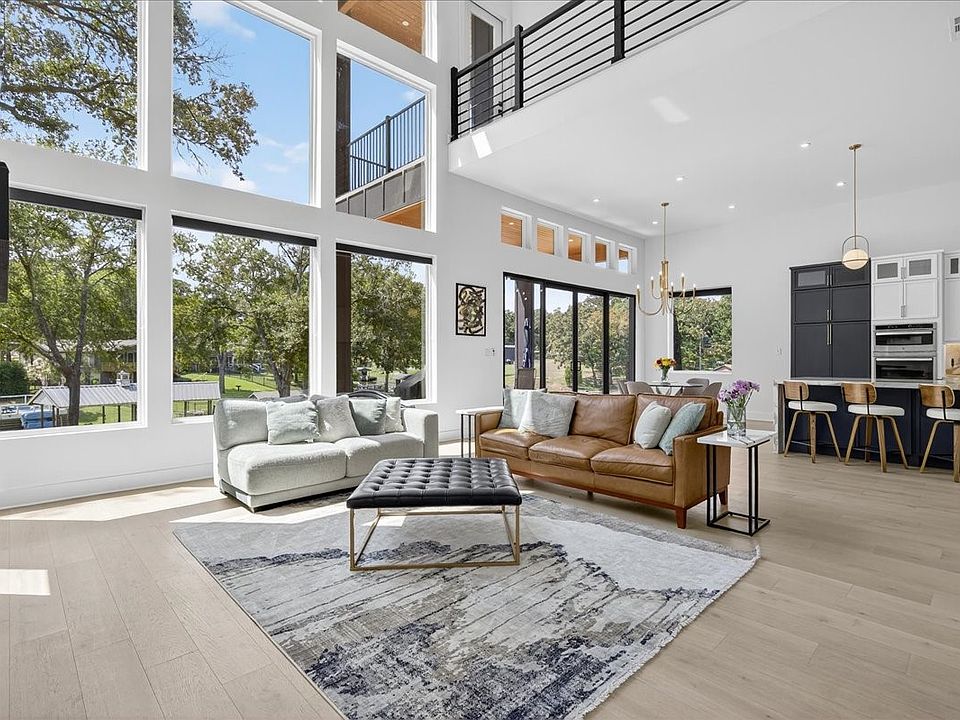 1st image of 111 Nob Hill Cir