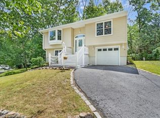 56 Woodlawn Ter, Lake Hopatcong, NJ 07849
