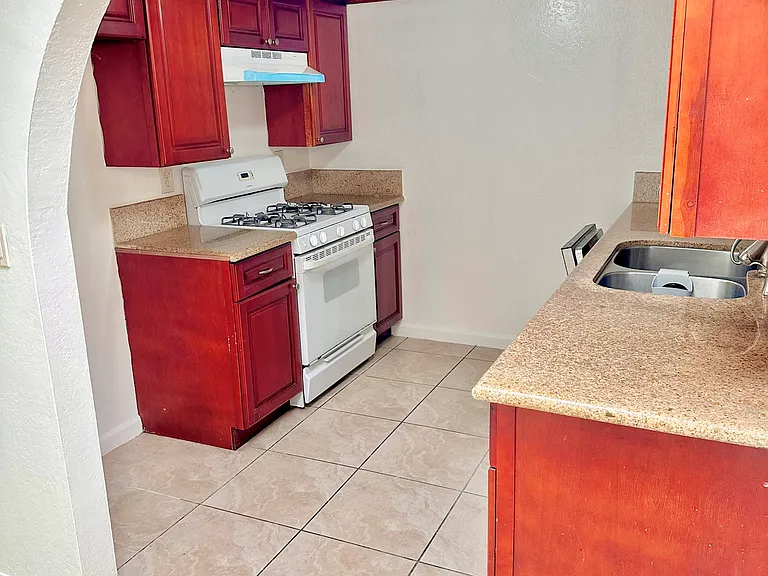 220 Oswego Ave #6 — Photo 6
