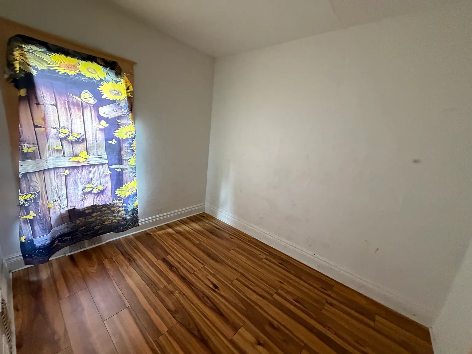 3 bed, $1,650 — Photo 2