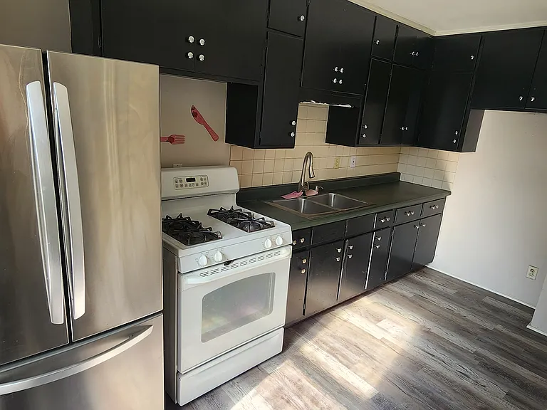 105 S Lancaster Ave #105 — Photo 6