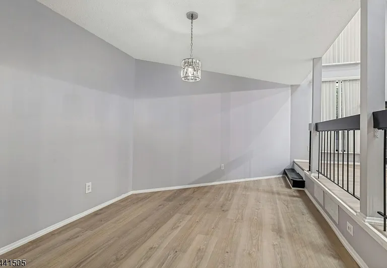 19 Linda Ln — Photo 10
