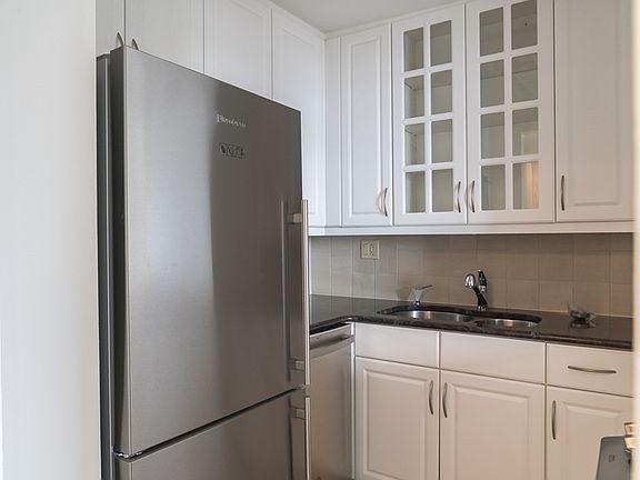 4th image of 520 2nd Ave APT 5A